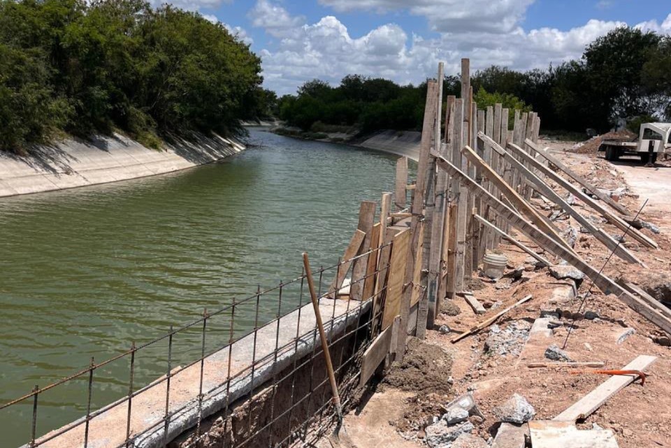 Rehabilita Gobierno de Carlos Peña Ortiz bordo del canal Rodhe