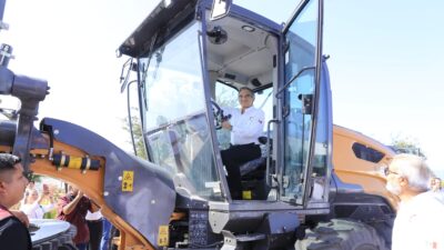 Entrega Américo Villarreal vehículos y maquinaria por más de 125 mdp