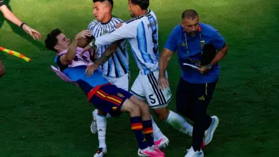 Argentina no sabe perder: golpes, forcejeos y desplantes tras derrota en la final ante España