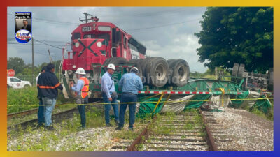 Intenta ganar el paso al tren, pero sólo causa brutal choque y volcadura