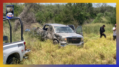 Madre e hija se lesionan en volcadura