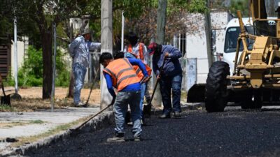 Lleva Municipio programa de conservación de pavimento al Fracc. Vista Azul.
