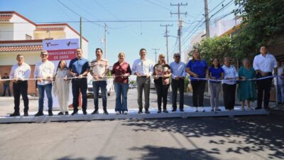 Entrega Lalo Gattás calle pavimentada en Las Misiones.