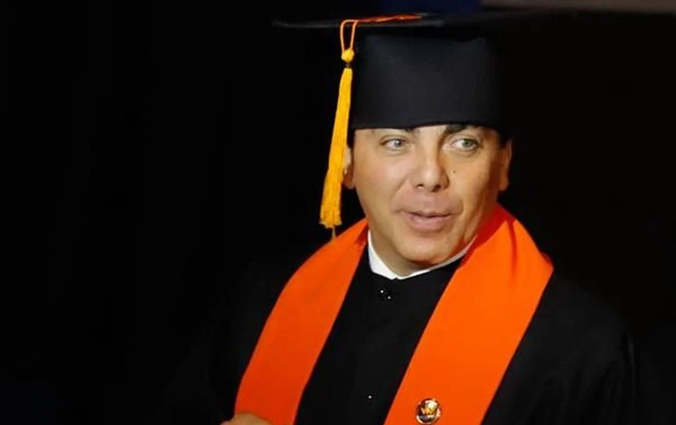 Cristian Castro cierra un ciclo: birrete, rock y una nueva gira a los 51 años