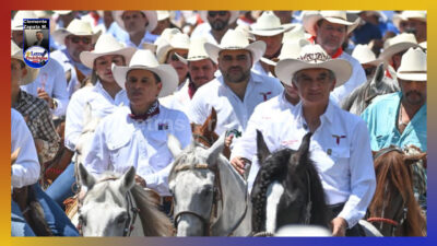 Participa Lalo Gattás en Gran Cabalgata de la Unidad por calles de Victoria