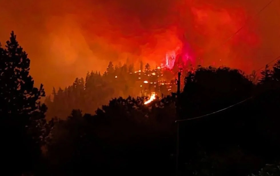 Incendios forestales provocan evacuaciones masivas en Canadá y Estados Unidos