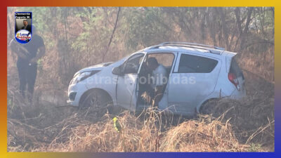 Cae joven al río San Marcos y se queda dormido dentro de su vehículo