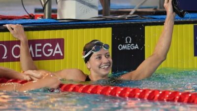 Kate Douglass rompe el récord mundial de los 50 metros libres