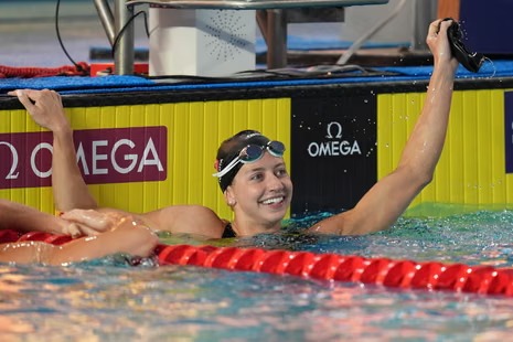Kate Douglass rompe el récord mundial de los 50 metros libres