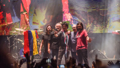 BOGOTÁ VIBRÓ AL RITMO DE CAIFANES, QUE DEDICÓ SU CONCIERTO A LAS VÍCTIMAS DEL SISMO EN COLOMBIA