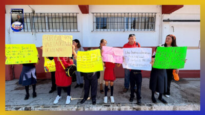 Rechazan cambio de maestra en primaria y denuncian opacidad en cuotas escolares