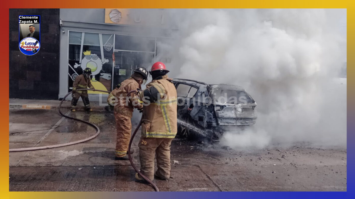 Quedó pa’l kilo… Le dejan camioneta convertida en cenizas