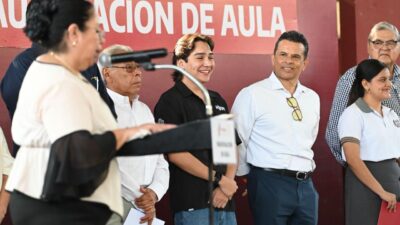 Entrega Lalo Gattás nueva aula en la Prepa Federalizada No. 2.