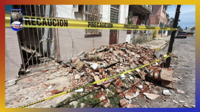 Culpan a tormenta por colapso de marquesina en una vivienda muy vieja