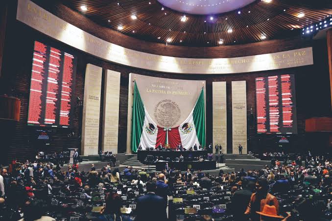 Memes con logos oficiales, en la mira: Senado alista castigo de hasta siete años de cárcel