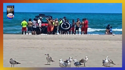 Por poco el mar les arranca la vida: Rescatan a 3 en playa Miramar