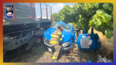 Embiste tren a pipa de gas y todos se “apanicaron”