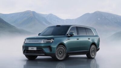 XIAOMI LANZA UNA SUV QUE VENCE AL MODEL Y DE TESLA EN ESPACIO, POTENCIA Y AUTONOMÍA EN CHINA