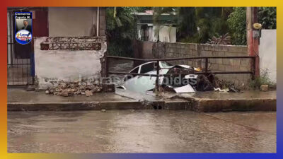 Bajo el agua sur de Tamaulipas; “Vochito” termina dentro de un canal en Tampico