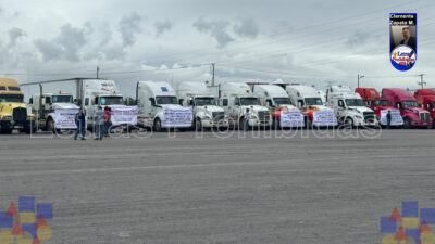 Exigen transportistas seguridad y cambios fiscales; pisan acelerador hacia paro nacional