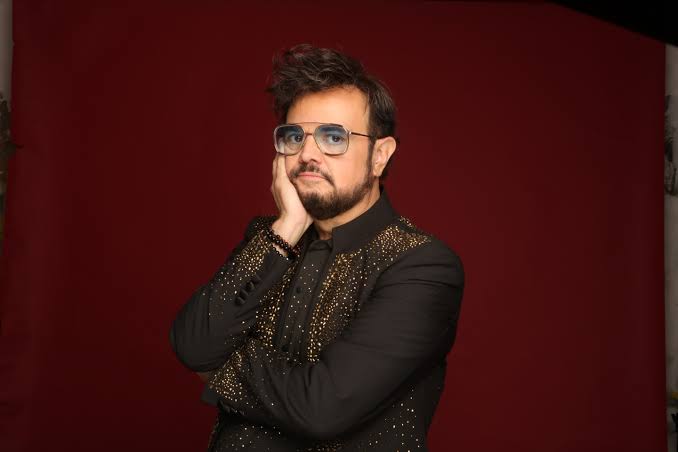Aleks Syntek frena su gira por Europa: un psiquiatra le prohíbe volar hasta diciembre