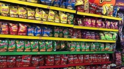 ¿Papitas en la universidad? La Corte revisará si la prohibición de comida chatarra aplica a estudiantes adultos
