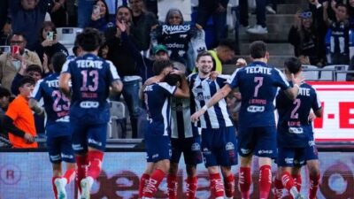 ¡Rayados sufre, pero regresa a la Liguilla! Monterrey vence 2-1 a Pachuca en una noche de polémica y récord de Rondón