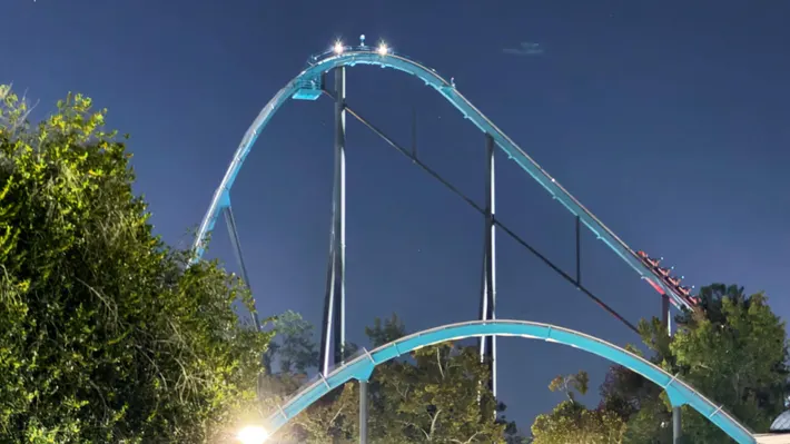 Tragedia en Six Flags Over Georgia: un hombre muere tras caer de una montaña rusa frente a decenas de visitantes